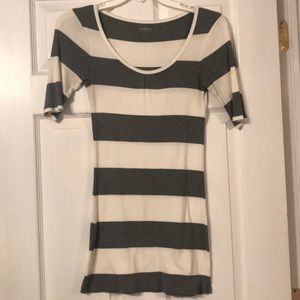 Express half sleeve tee - size SMALL